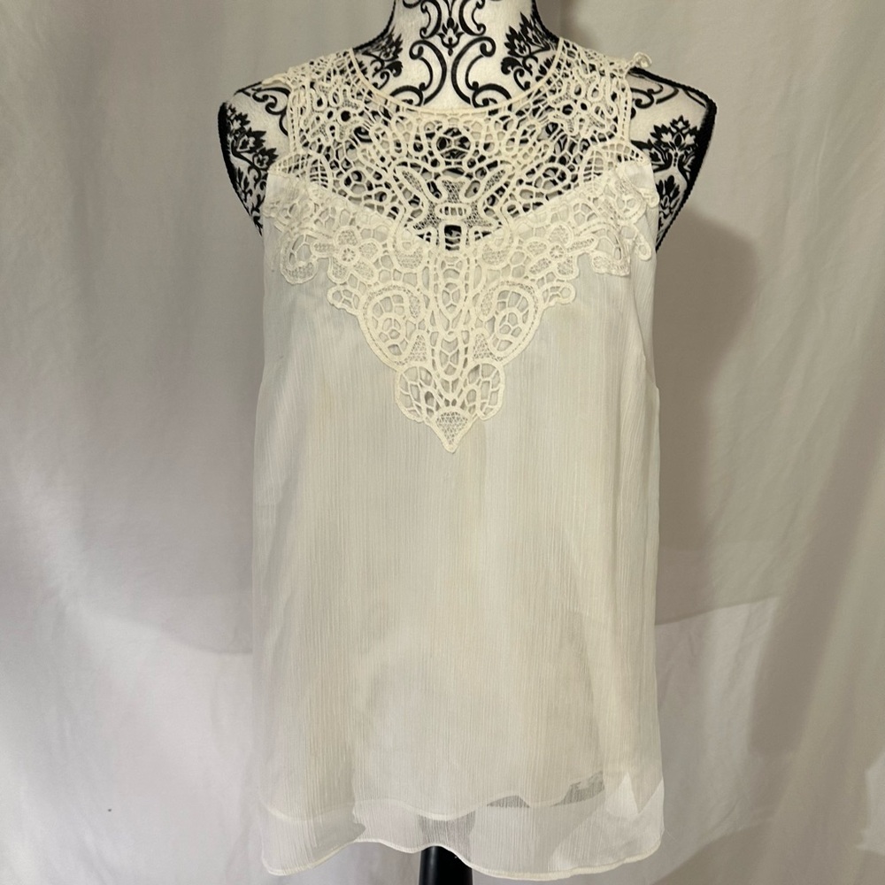 EUC Banana Republic White Sleeveless Blouse Size S